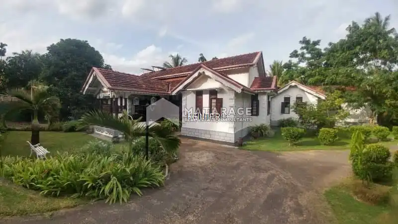 Villa Vendesi dal proprietario Pinnawala   Andiramada  photo 1