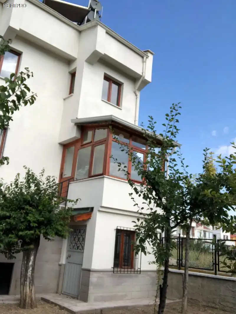 Villa Satılık Emlakçıdan Ankara   prf dr ahmet taner kışlalı  photo 1