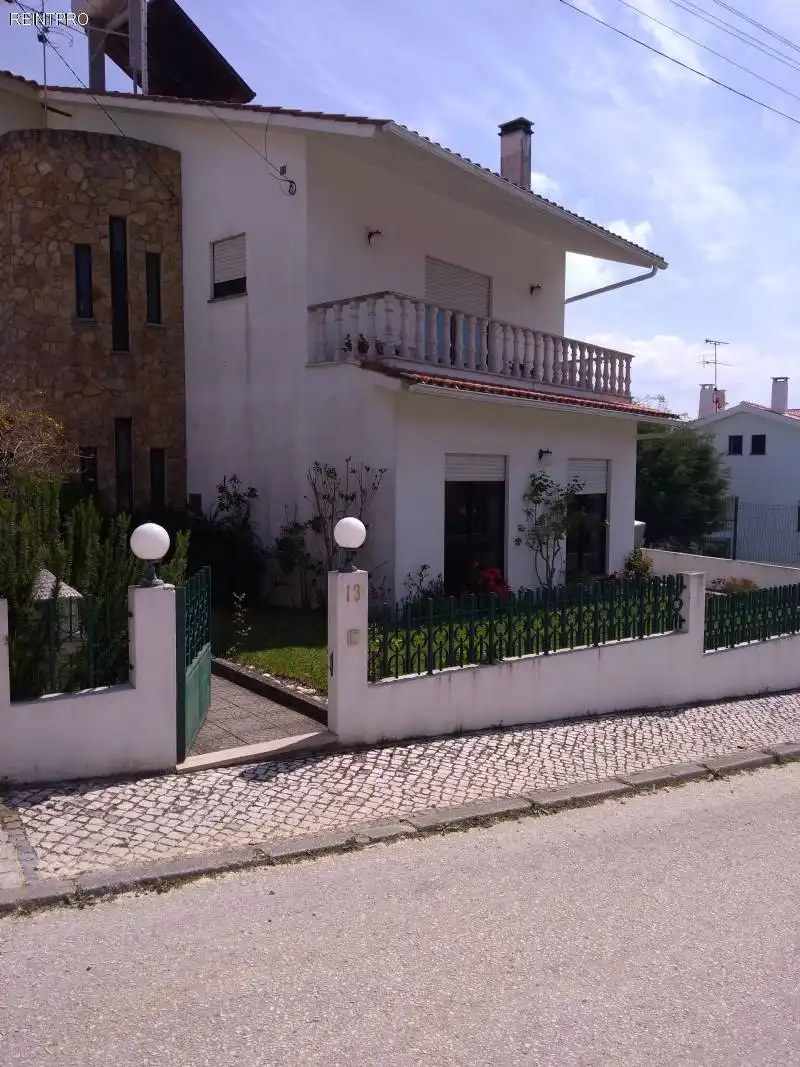 Detached House For Sale by Agent Vimeiro   Rua Professor José Fernandes de  photo 1